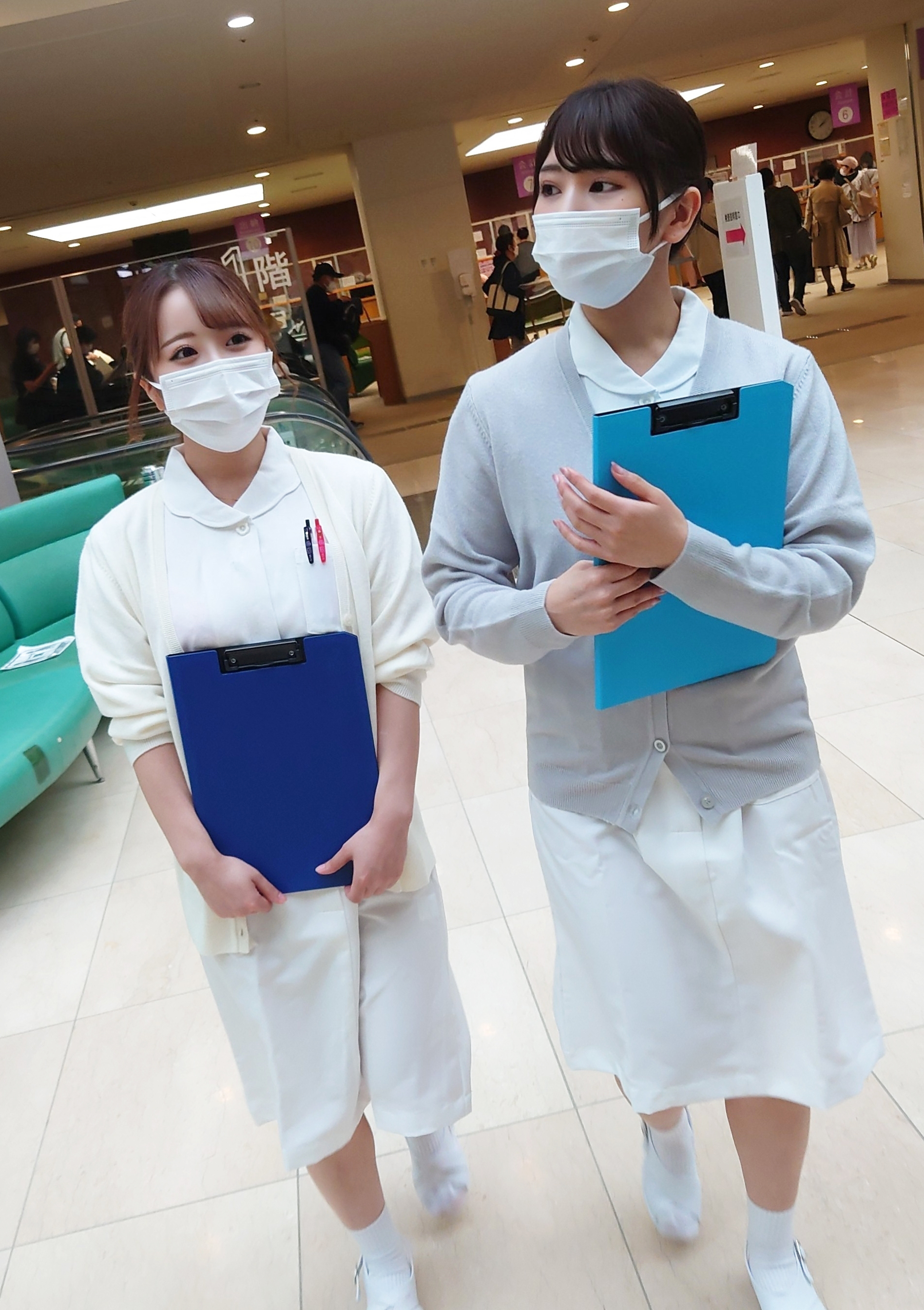 《大学医院工作护士》身穿白大褂的院内口交。无微不至的看护乱交。